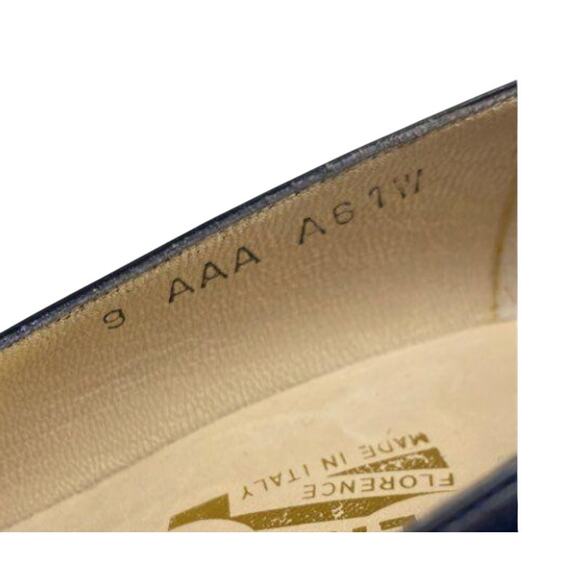 Authenticated Ferragamo Navy Reptile Leather Pumps - Picture 3 of 10